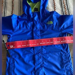 The North Face HyVent Windbreaker lightweight Blue/Green Boys M size 10-12
